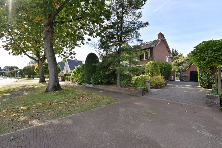 Photo of property Van Hogendorplaan 42, Huizen