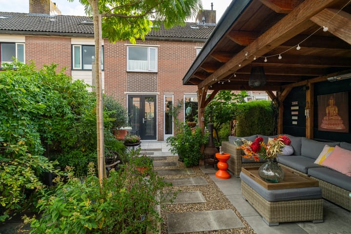 Van Hogendorpstraat 13 in Almkerk