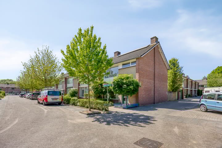 Van Hoogstratenweg 2 in Ravenstein