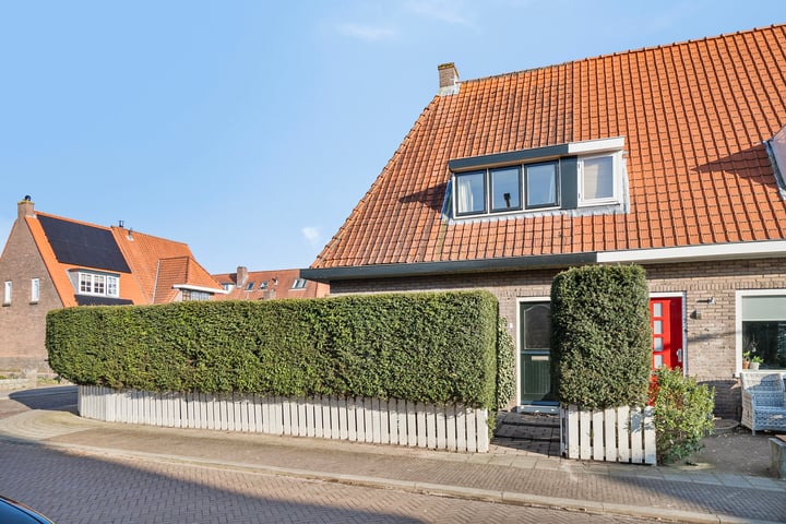 Van Hoornstraat 1 in Hilversum foto