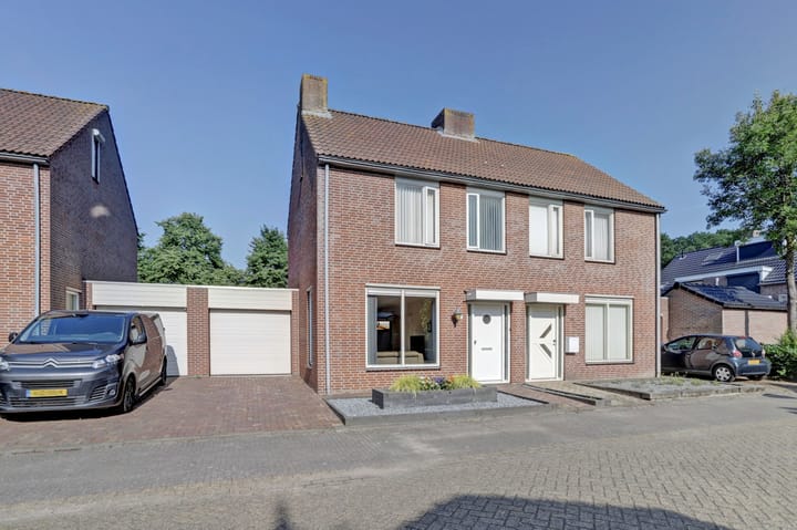 van Hovedreef 13 in Rucphen