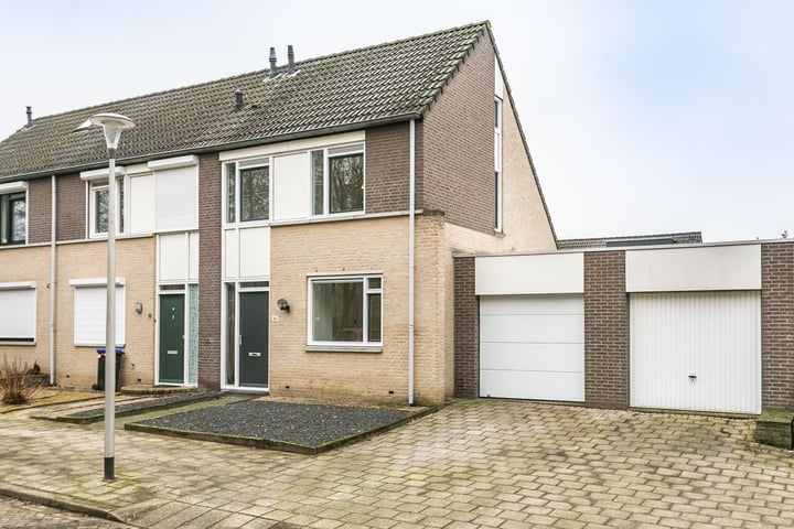 Van Karnebeekstraat 42 in Heerlen