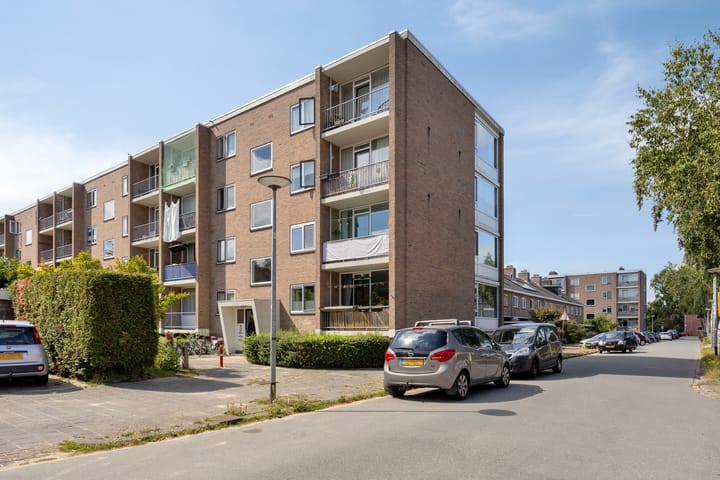 Photo of property Van Ketwich Verschuurlaan 77, Groningen