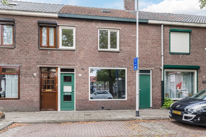 Van Kinschotplein 17 in Tilburg