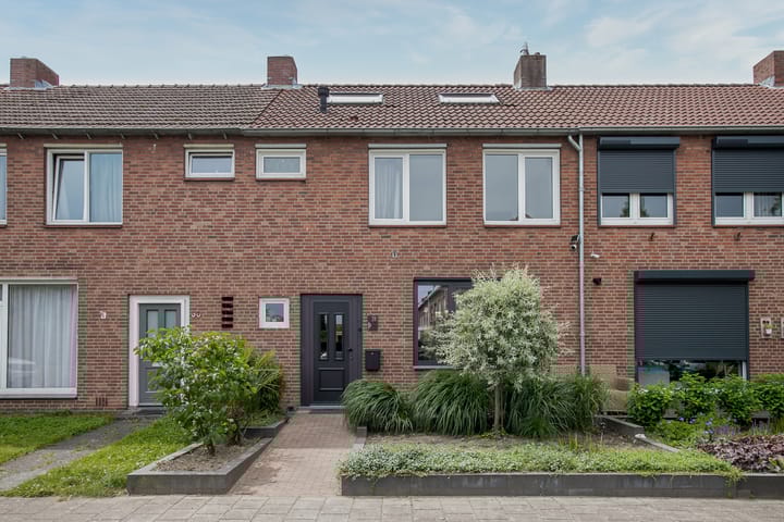 Photo of property van Kleefstraat 28, Tegelen
