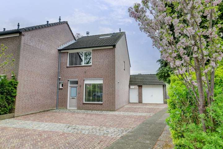 Photo of property Van Leeuwenhoeklaan 33, Vlijmen