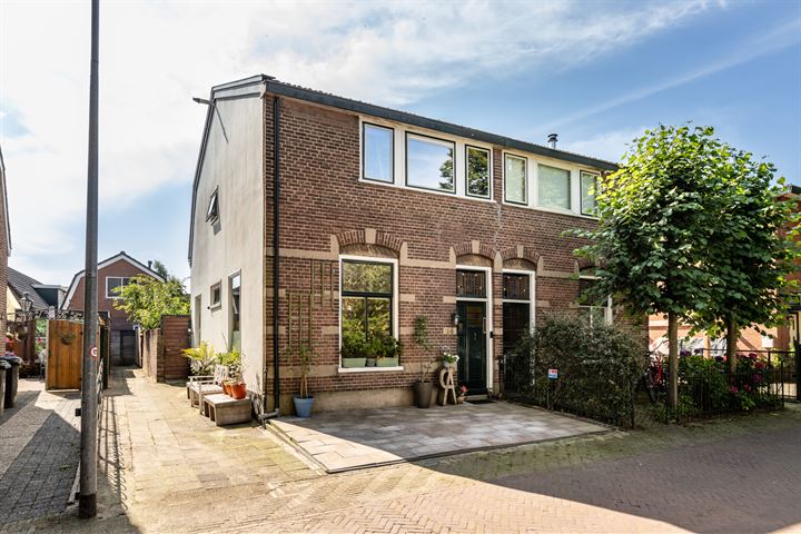 Van Leeuwenhoekstraat 14 in Hilversum