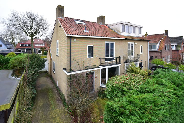 Van Leeuwenhoekstraat 2 in Badhoevedorp