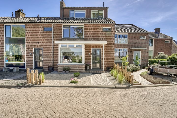 van Leeuwenhoekweg 14 in Benthuizen