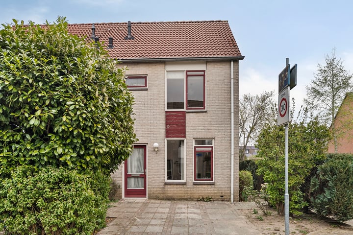 Photo of property Van Leeuwtemarke 2, Zwolle