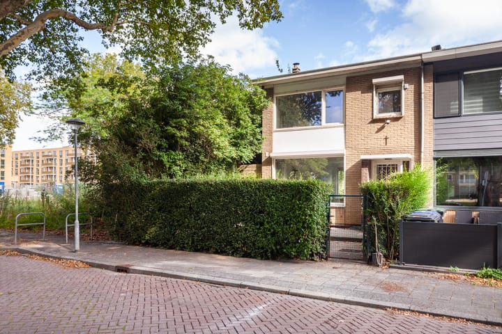 Van Limburg Stirumplantsoen 32 in Dordrecht