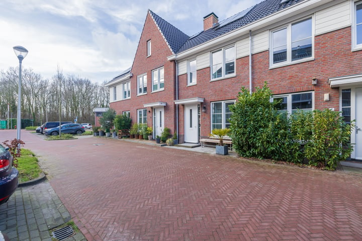 Van Limburg Stirumstraat 5 in Warmond