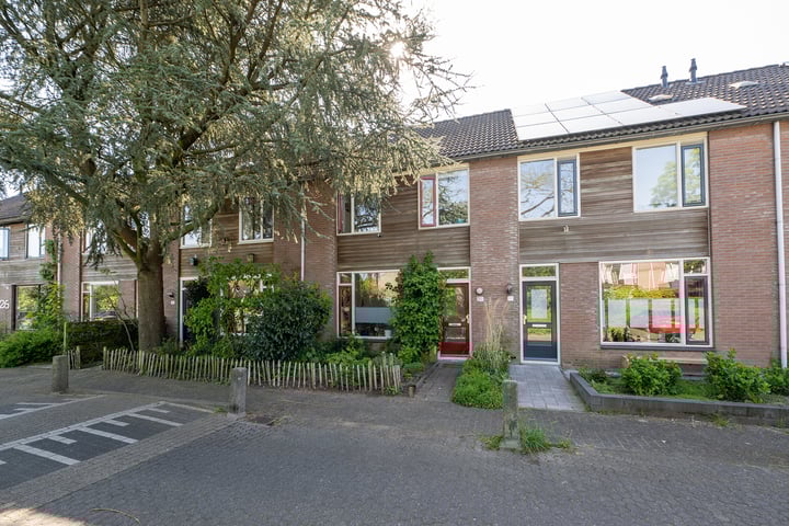 Van Limburg Stirumware 20 in Zwolle