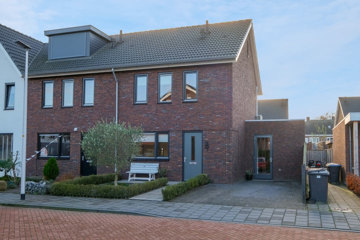 Van Lunterenstraat 23 in Almelo