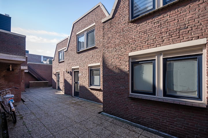 Van Mandersloostraat 75 in Alphen aan den Rijn