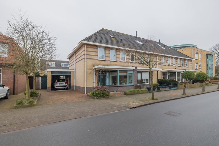 Van Meerbeekstraat 8 in Hillegom