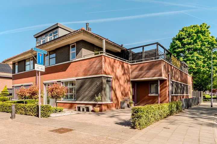 van Meerveltweg 2 in Hattem photo