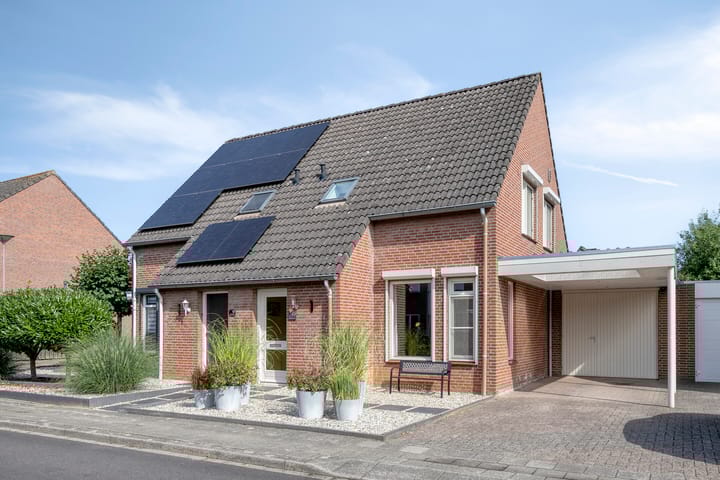 van Myrlaerstraat 10 in Meerlo