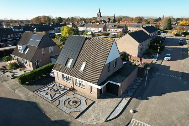 Photo of property Van Nispenstraat 15, Steenbergen