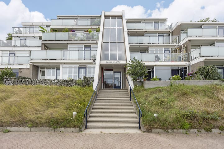 van Ogtropweg 30 in Wijk aan Zee