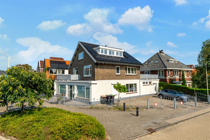 Van Oldenbarneveldweg 1 in Castricum