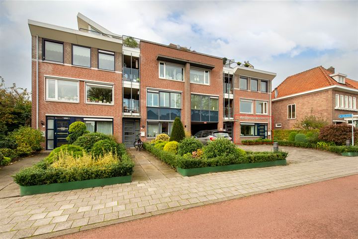 Van Oranje Nassauhof 3 in Roosendaal