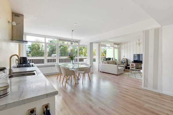 Photo of property Van Ostadelaan 304, Alkmaar