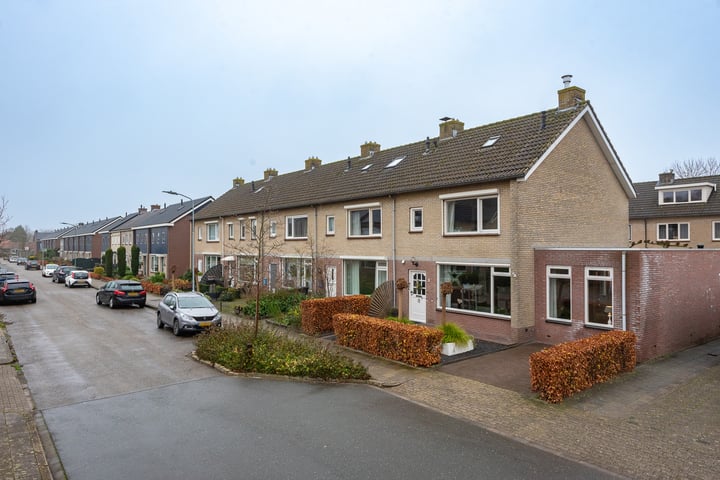 van Pijkerenlaan 1 in Oldebroek