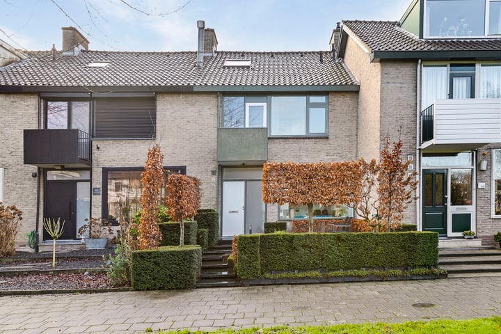 Van Polanenstraat 64 in Hendrik-Ido-Ambacht