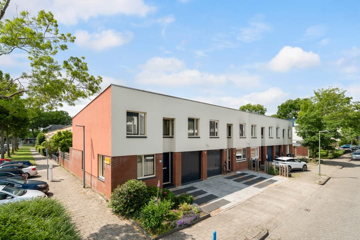 Photo of property Van Ravesteyn-erf 594, Dordrecht