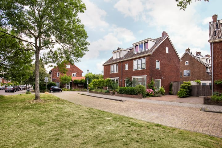 Van Riebeecklaan 27 in Haarlem