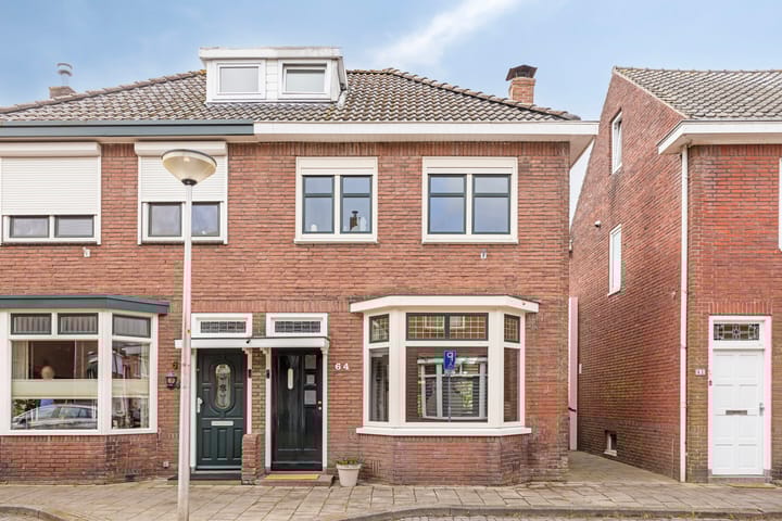 Van Riebeekstraat 64 in Enschede photo