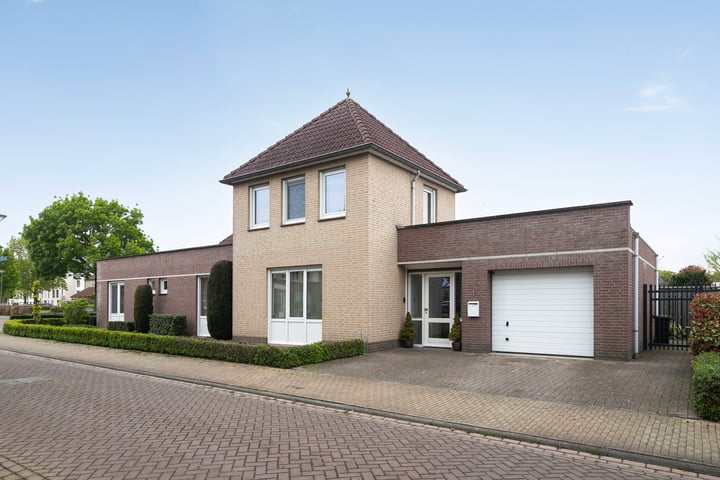 Van Schaesbergstraat 1 in Horst