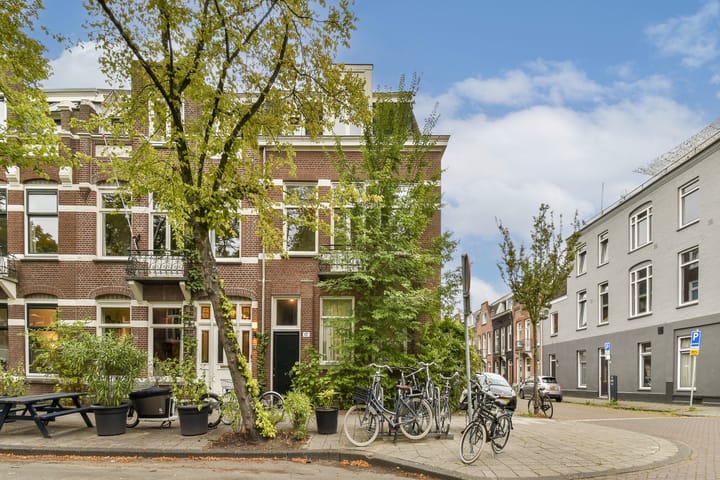 Van 't Hofflaan 17-1 in Amsterdam foto