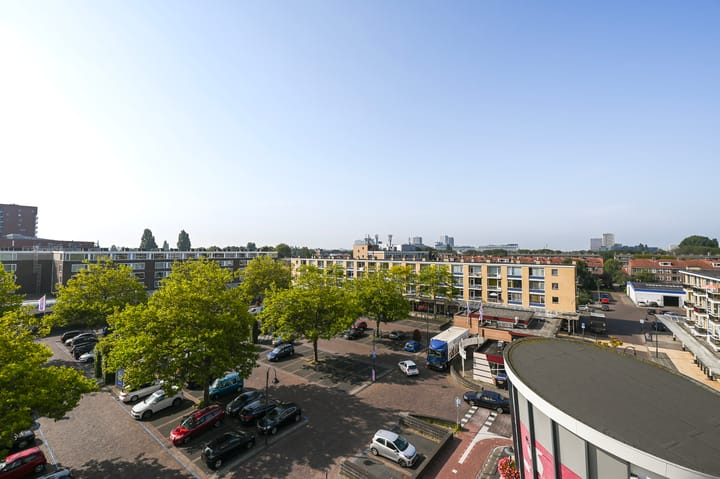 van Tuyll van Serooskerkenstraat 115 in Voorburg photo