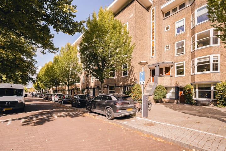 Van Tuyll van Serooskerkenweg 130-1 in Amsterdam Foto