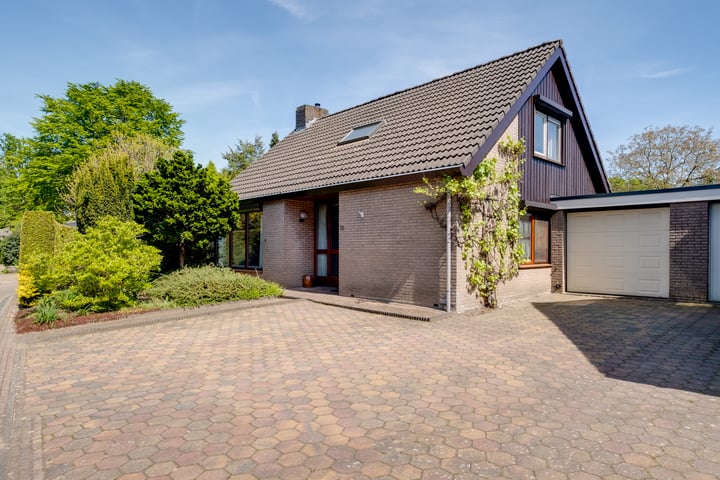 Van Tuyll van Serooskerkenweg 36 in Ruurlo