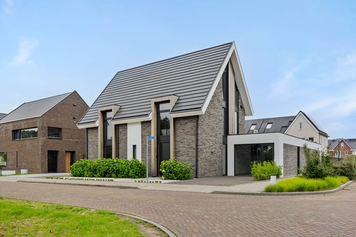 Photo of property Van Uden-erf 14, Heesch