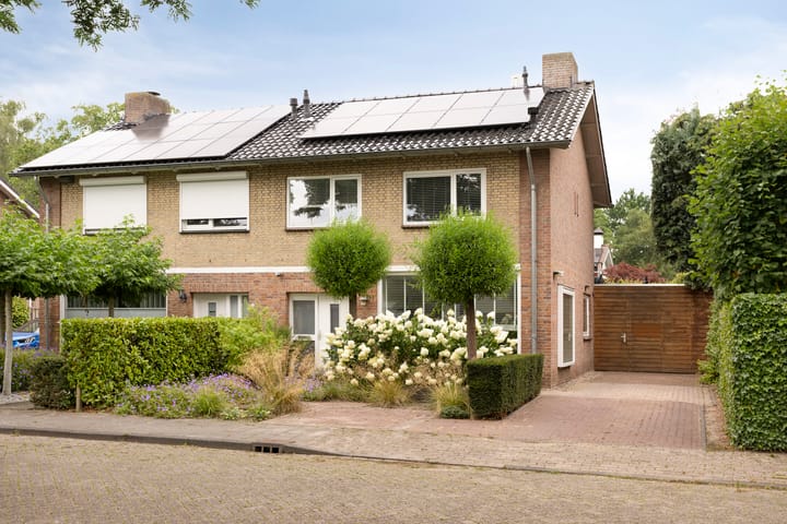Van Veldekestraat 2 in Nuenen