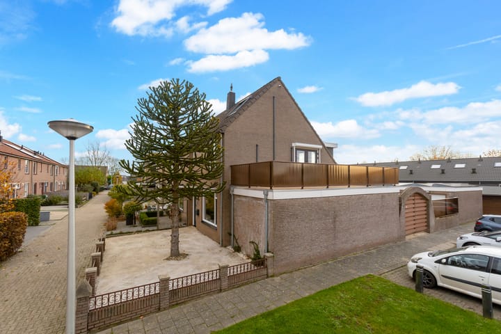 Photo of property Van Vollenhovenstraat 10, Piershil