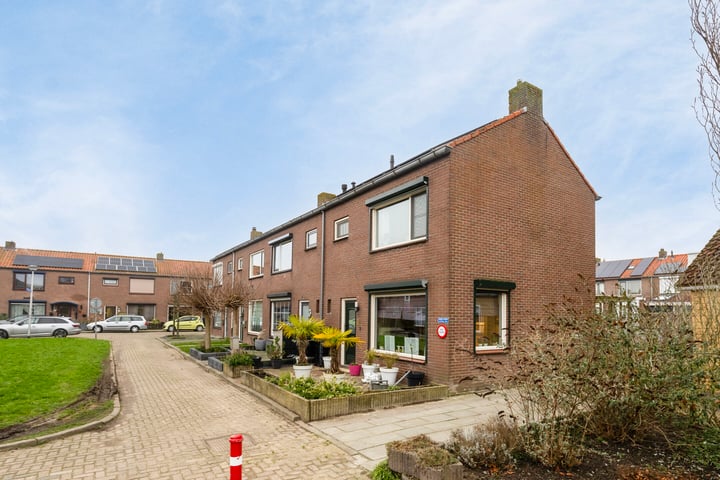 Van Vollenhovenstraat 7 in Piershil