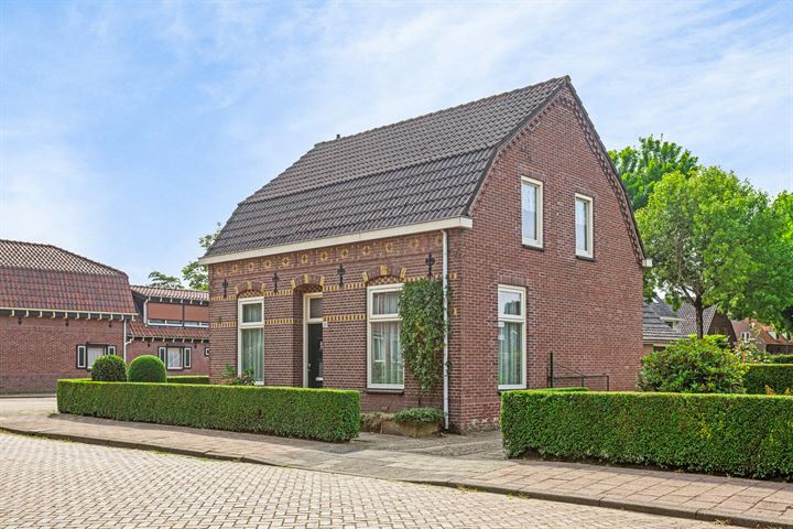 Van Vroonhovenlaan 23 in Veldhoven