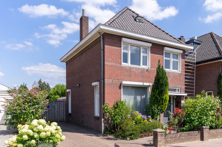 Van Vroonhovenlaan 48 in Veldhoven