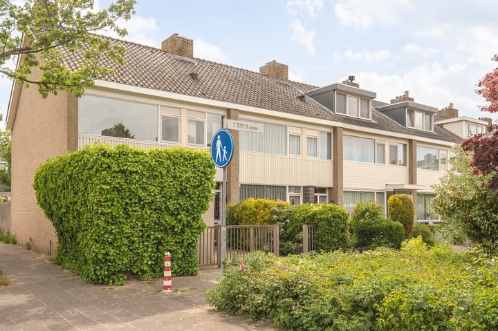 Van Warmondlaan 1 in Wassenaar foto