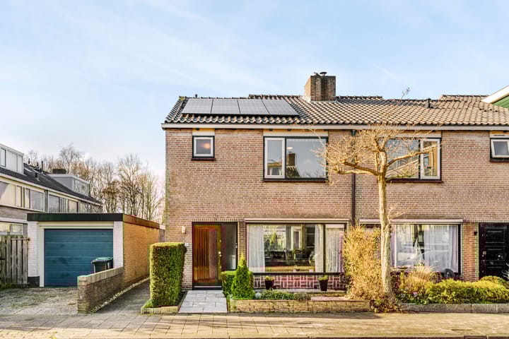 van Wassenaarstraat 1 in Warmond foto