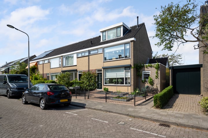 Photo of property van Wassenaerstraat 54, Oud-Beijerland