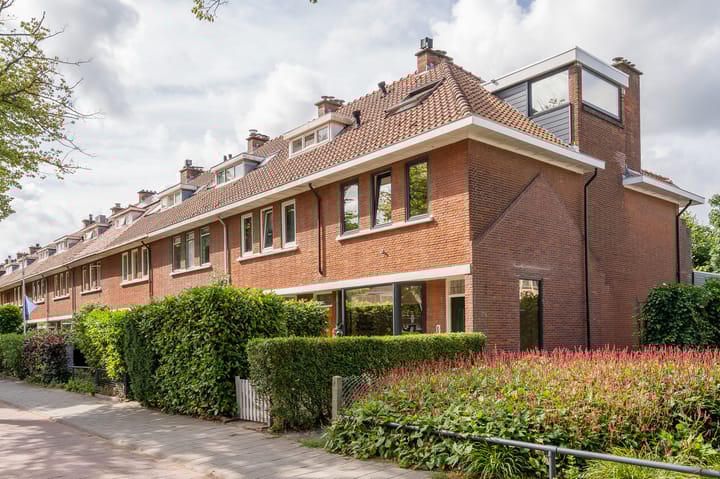 Van Zuylen van Nijeveltstraat 145 in Wassenaar