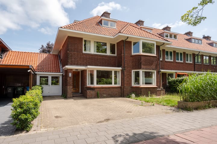 Van Zuylen van Nijeveltstraat 168 in Wassenaar