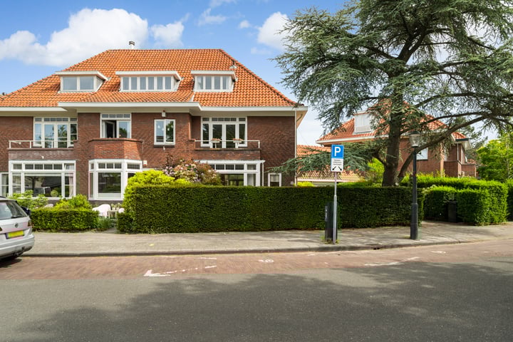 Van Zuylen van Nijeveltstraat 20 in Wassenaar foto