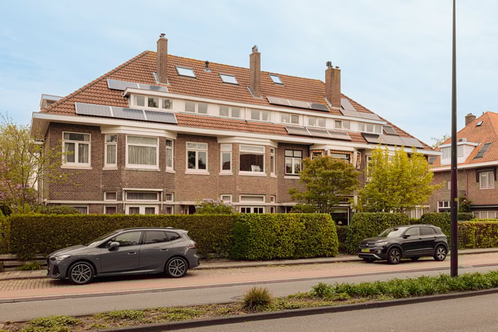 Van Zuylen van Nijeveltstraat 60 in Wassenaar